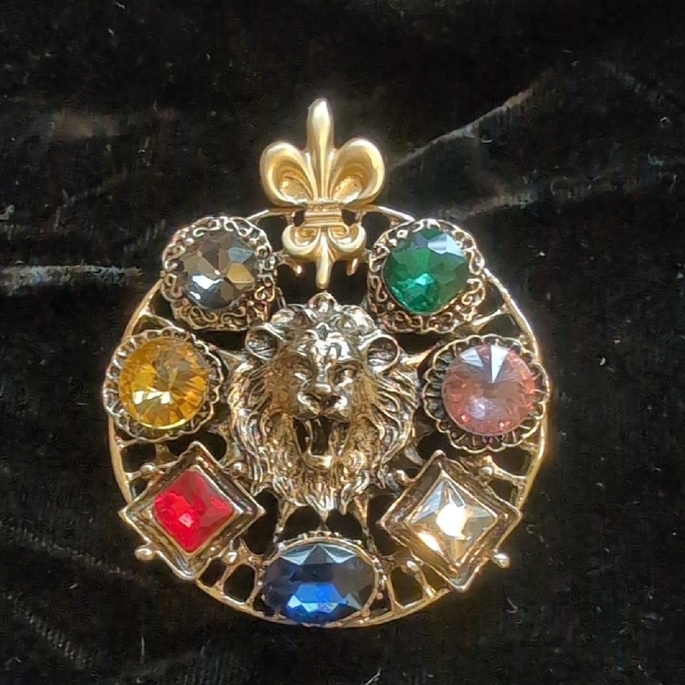 Elegant Multicolor Gemstone Pendant